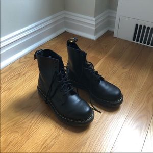 Black 1460 Doc Martens (Dr. Martens)